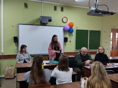 Выступает руководитель ЛИТО Книга Светлана Гончаренко (Алкея).