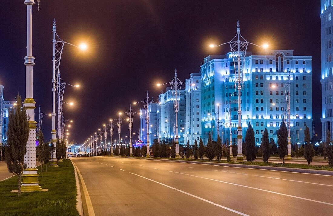 Туркменистан города. Туркмения столица Ашхабад. Ашгабат Туркменистан Ашхабад. Ночной Туркменабат Сити. Ашхабад ночью столица Туркменистана.