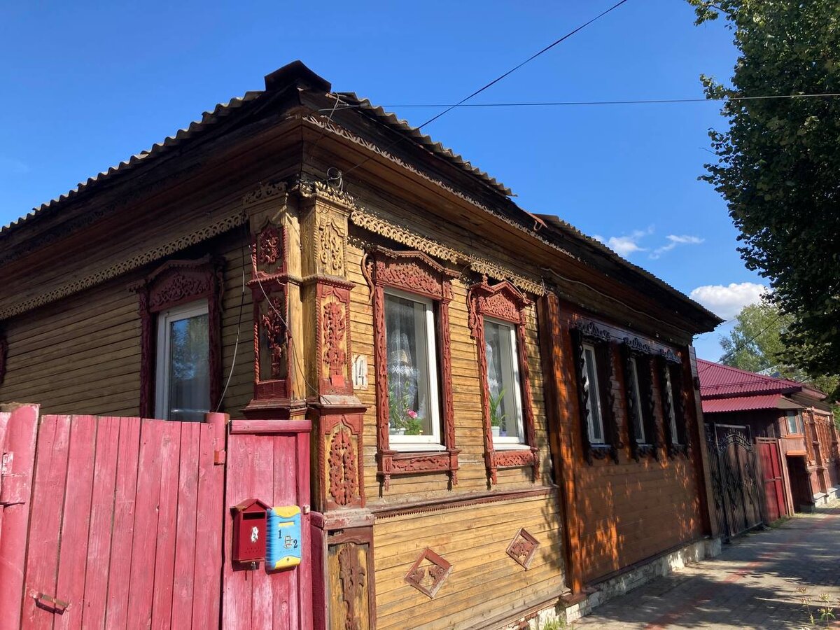 Резной семёновский дом