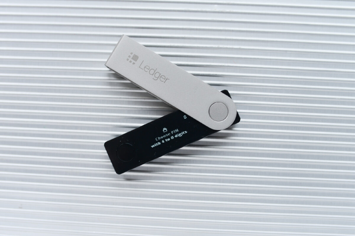 Стейкинг near. Atomic Wallet холодный кошелек. Ledger Nano s Plus White. Hardware Wallet. KEEPKEY Hardware Wallet.