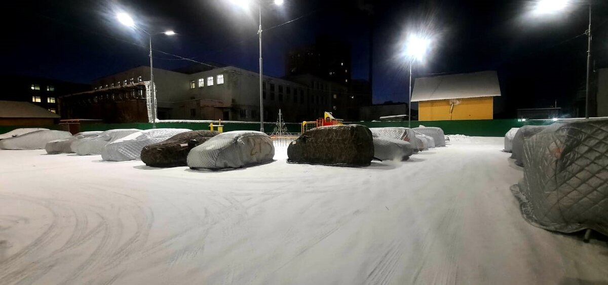 Парад "Наташ" в отдельно взятом дворе.