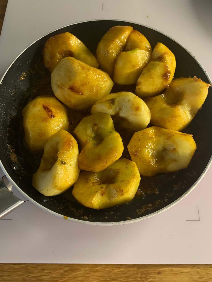 Яблоки готовим не менее 10 минут