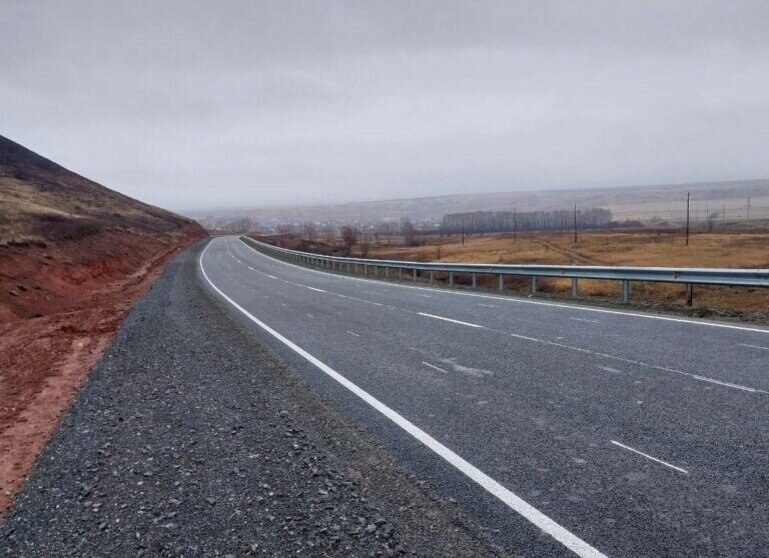    В Оренбуржье обновили более 370 километров дорожного полотна по нацпроекту БКД Кристина Просвиркина