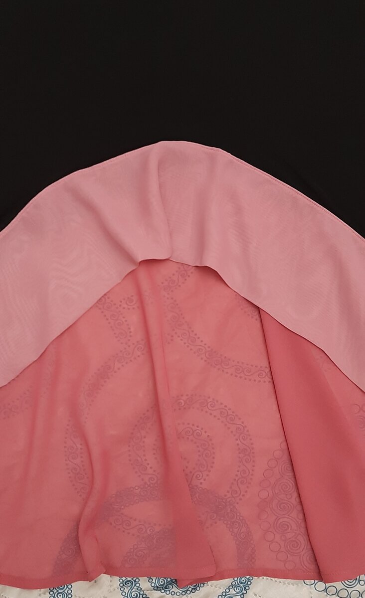 Вид пришитой вставки с лицевой стороны спереди.