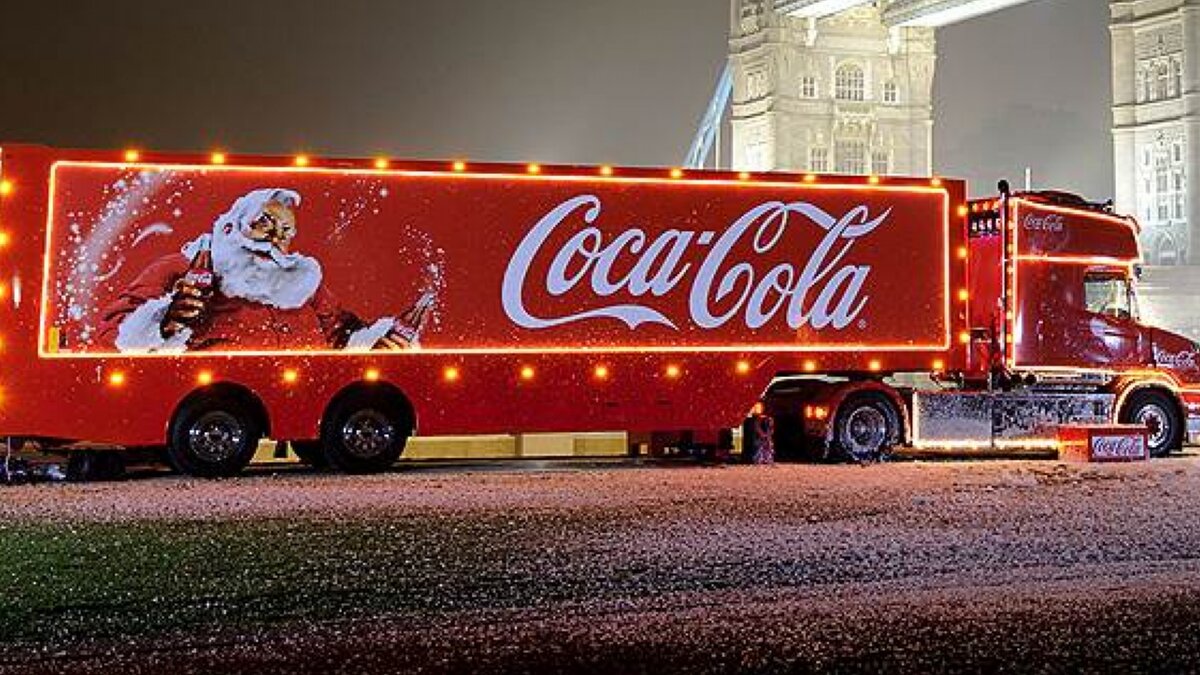 Фура Coca Cola сбоку