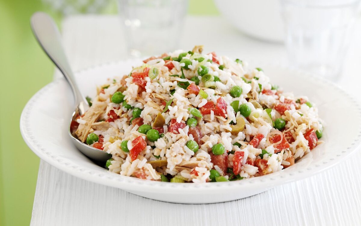 Салат из риса с перцем 