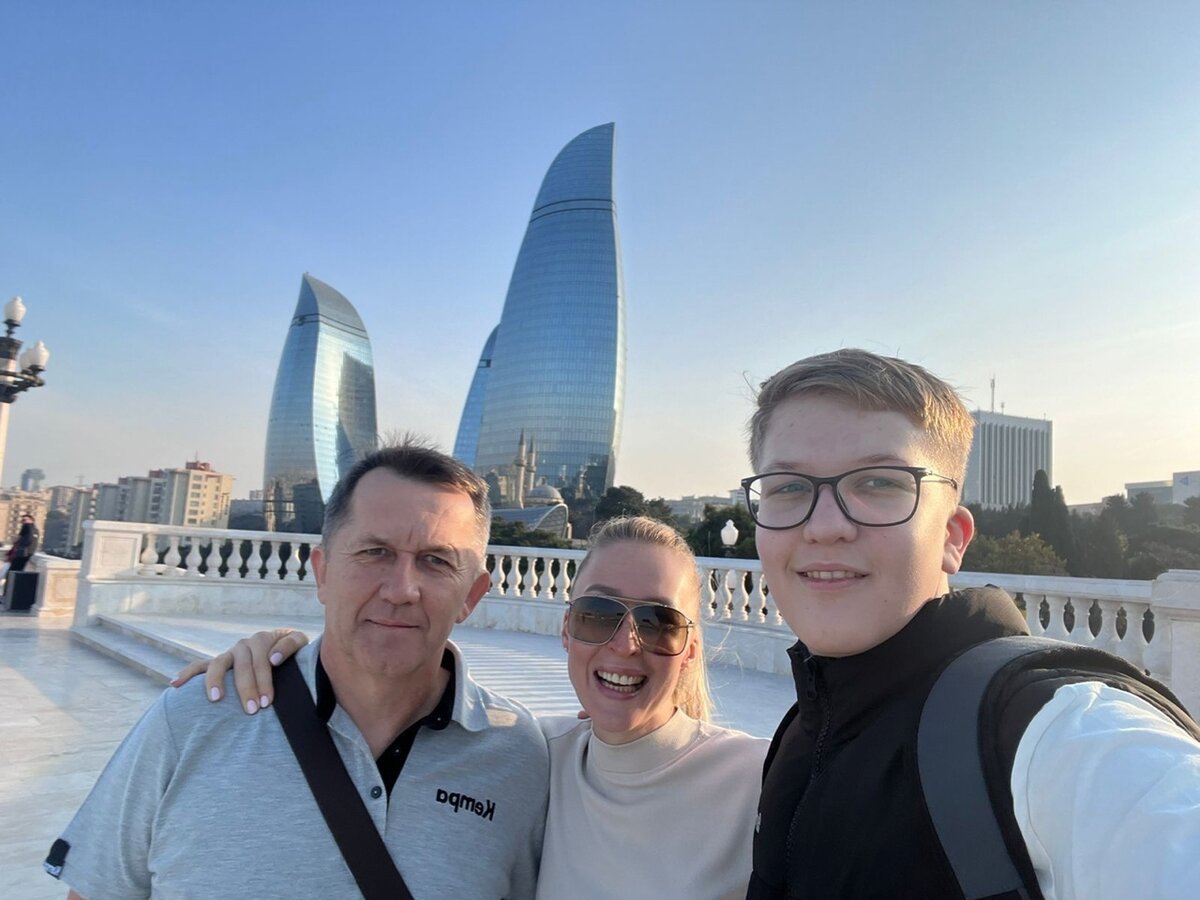 С мужем и сыном в Баку