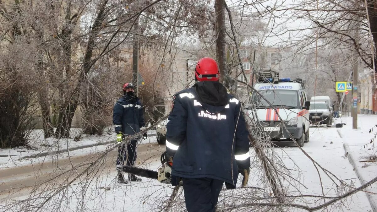     Гололед и мокрый снег сохранятся в Ростовской области еще на несколько дней, сообщают синоптики.