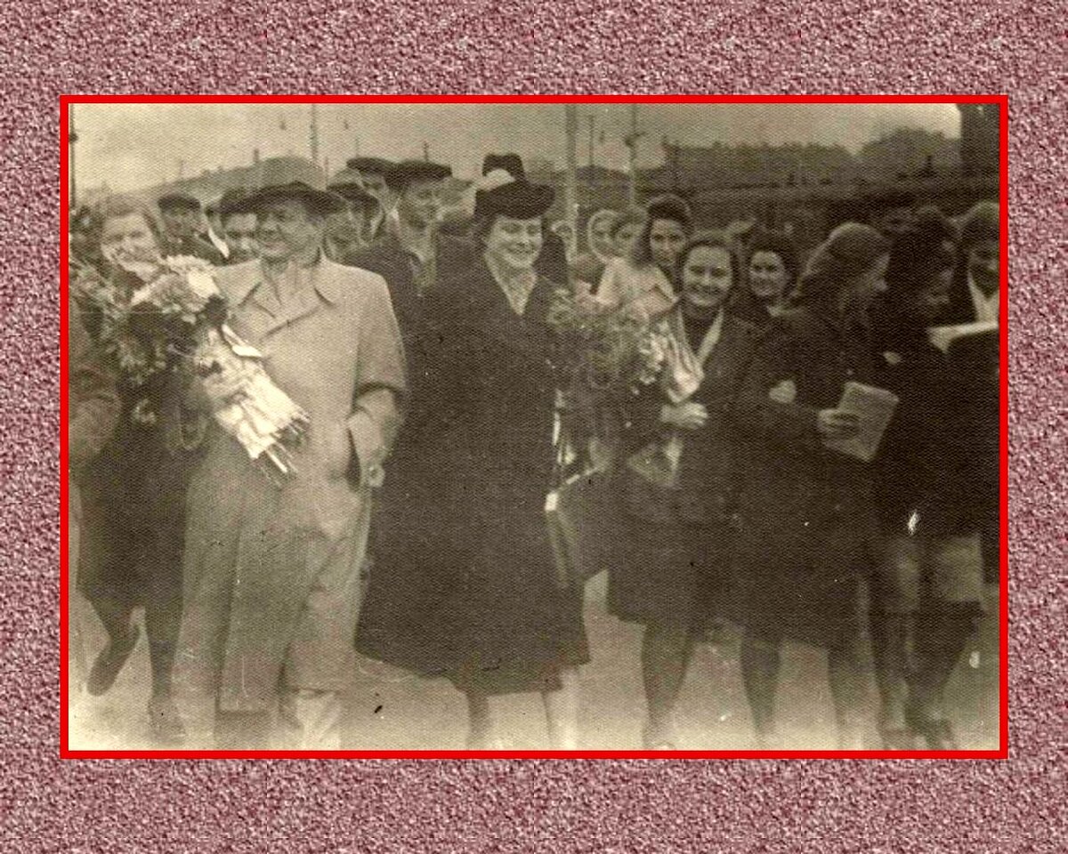 Встреча Лемешева и В.Н. Кудрявцевой на Московском вокзале. Нач. 1950-х.