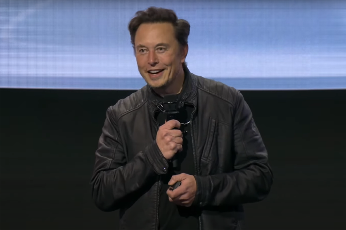    Tesla представила новую версию человекоподобного робота