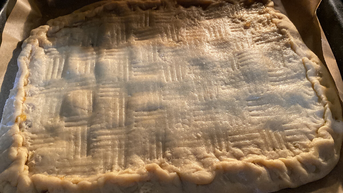 Вот так он выглядит перед духовкой (фото после нет, но добавлю, как только будет возможно)