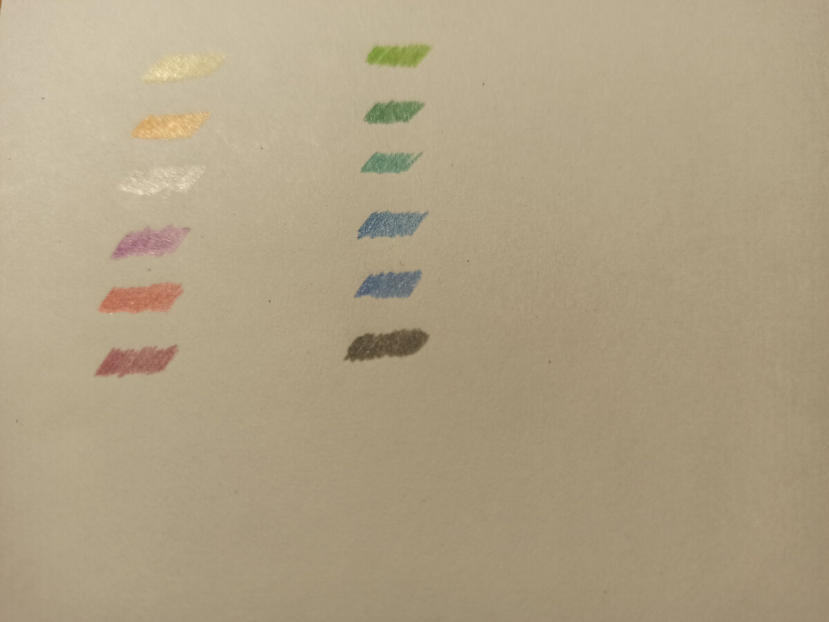 Жаль камера не очень передает, но вроде слева более видно, эффект металлика.✨