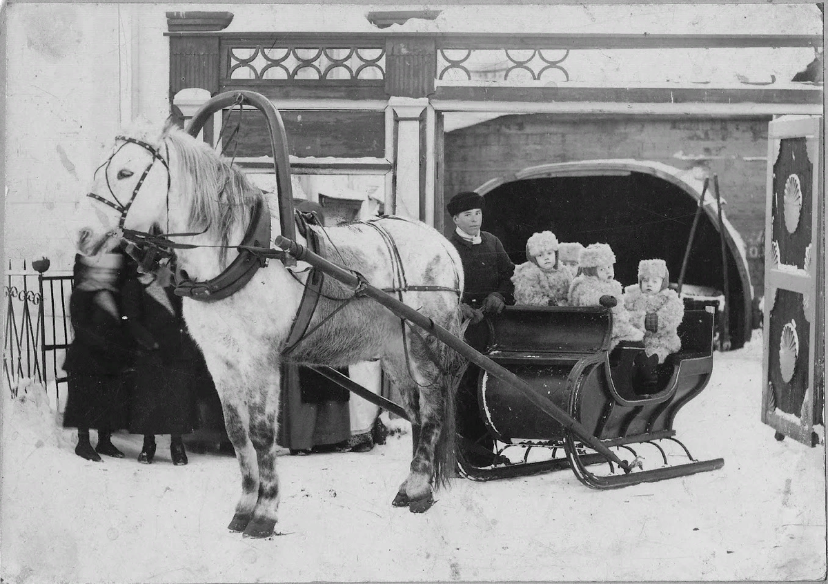 Въезд через ворота во двор купца И.И.Шанина. Фото: Всеволод Худяков.