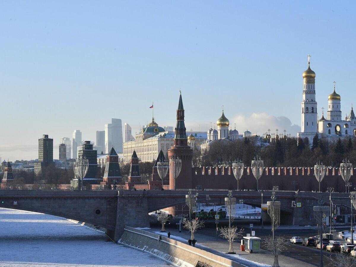    Вид на Кремль с Парящего моста в парке "Зарядье" в Москве© РИА Новости / Евгений Биятов