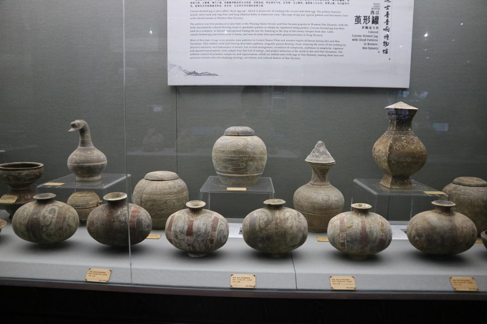 Коллекция «прослушивающих» горшков династии Западная Хань. Источник изображения: museum.dsppa.com