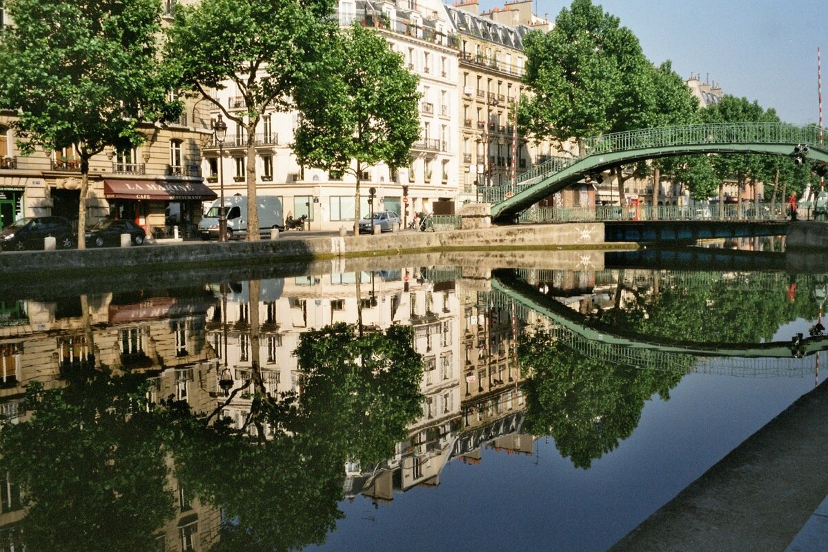 Ile france. Франция Париж канал сен-Мартен. Канал сен Мартен. Канал сен Мартен Париж фото. Улица сен Мартен в Париже.