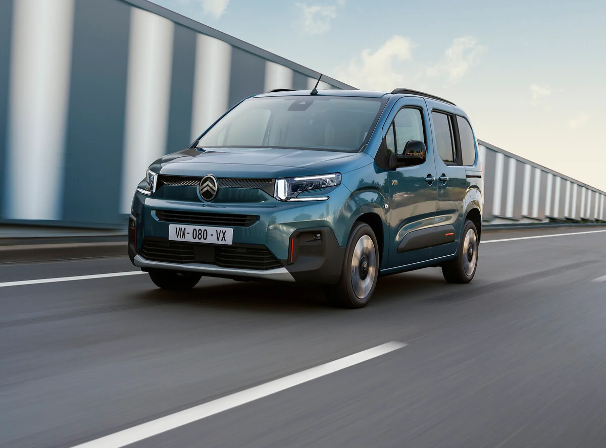 Ситроен 2024. Минивэн citroen berlingo 2024. Ситроен берлинго 2024 года фото. Электрокары во франции. Новый ситроен 2024.