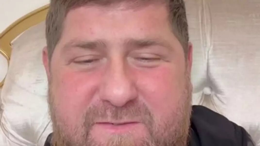     Глава Чечни Рамзан Кадыров еще раз заявил, что сын Адам «правильно поступил» в отношении волгоградского студента Никиты Журавеля, сжегшего Коран, сообщают СМИ.