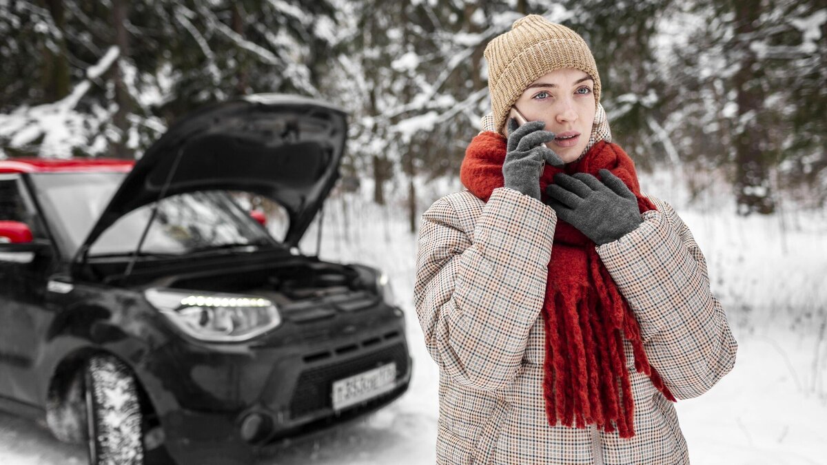    А вы знали, какая напасть подстерегает автомобилистов на заснеженных парковках? Опасность нешуточная© Freepik | freepik