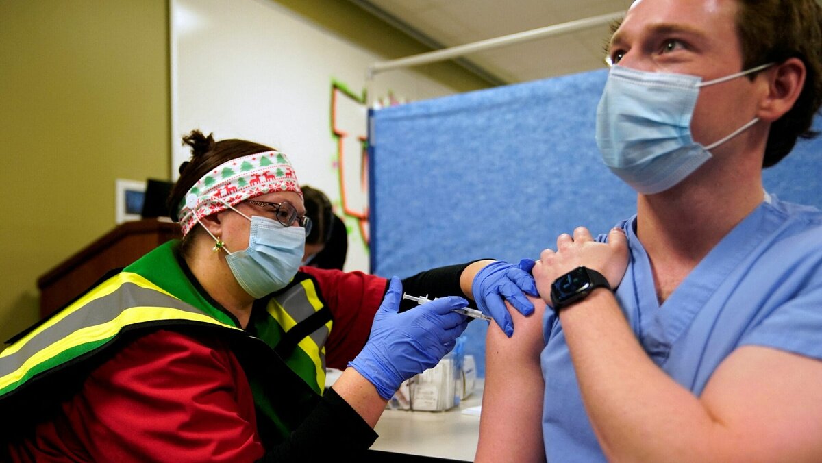    Pfizer представил «консервативный» прогноз по продажам вакцины от COVID-19, чтобы занизить ожидания инвесторов / Фото: Reuters/Bryan Woolston