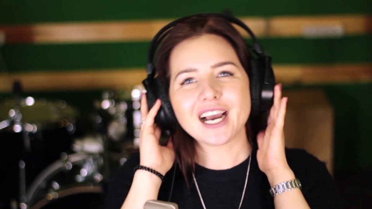 Кадр из видео с песней-переделкой «Песня о любви» («Непара») на дне рождения папы