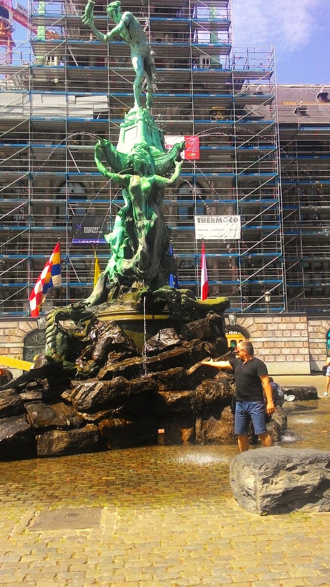 А вот и Ратуша в 2018. Какую застали - такую и смотрите!