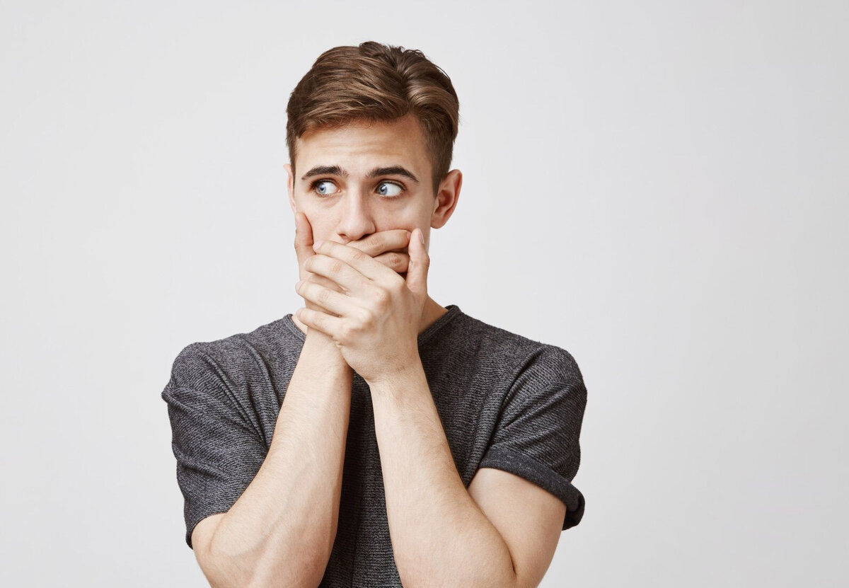 Fixing conflicts at work. He hear people shout. Сплетники картинки. Вдохновение эмоция фото. Человек подслушивает.