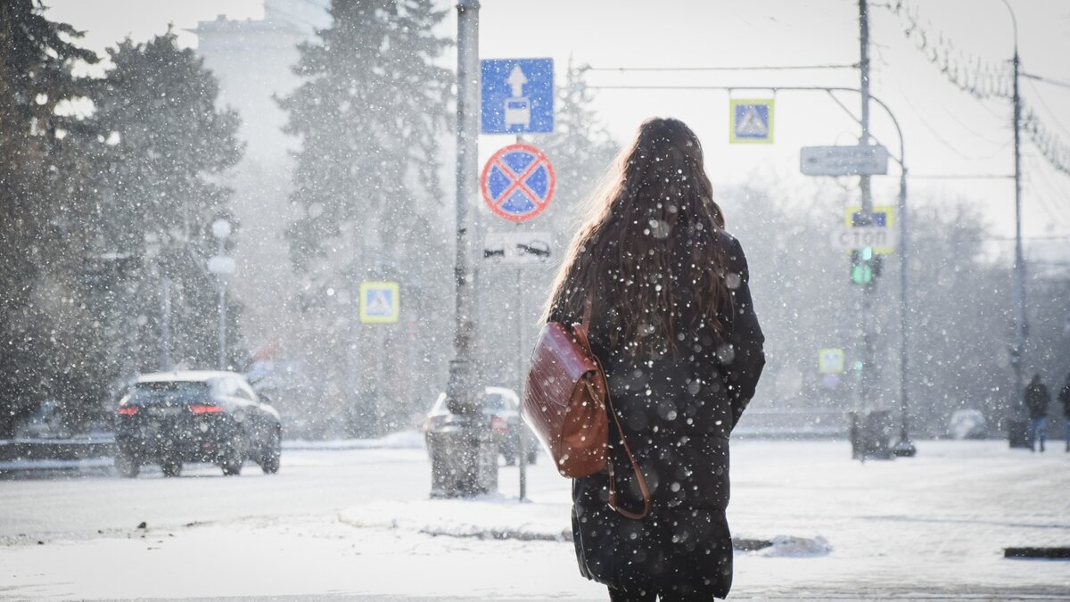     С начала года в Приморье зарегистрировано 684 наезда на пешеходов, в результате которых 65 человек погибли, 641 — травмирован. Эти цифры говорят о том, что ситуация на дорогах требует особого внимания. Нарушения ПДД, как со стороны водителей, так и пешеходов, являются причиной аварий.