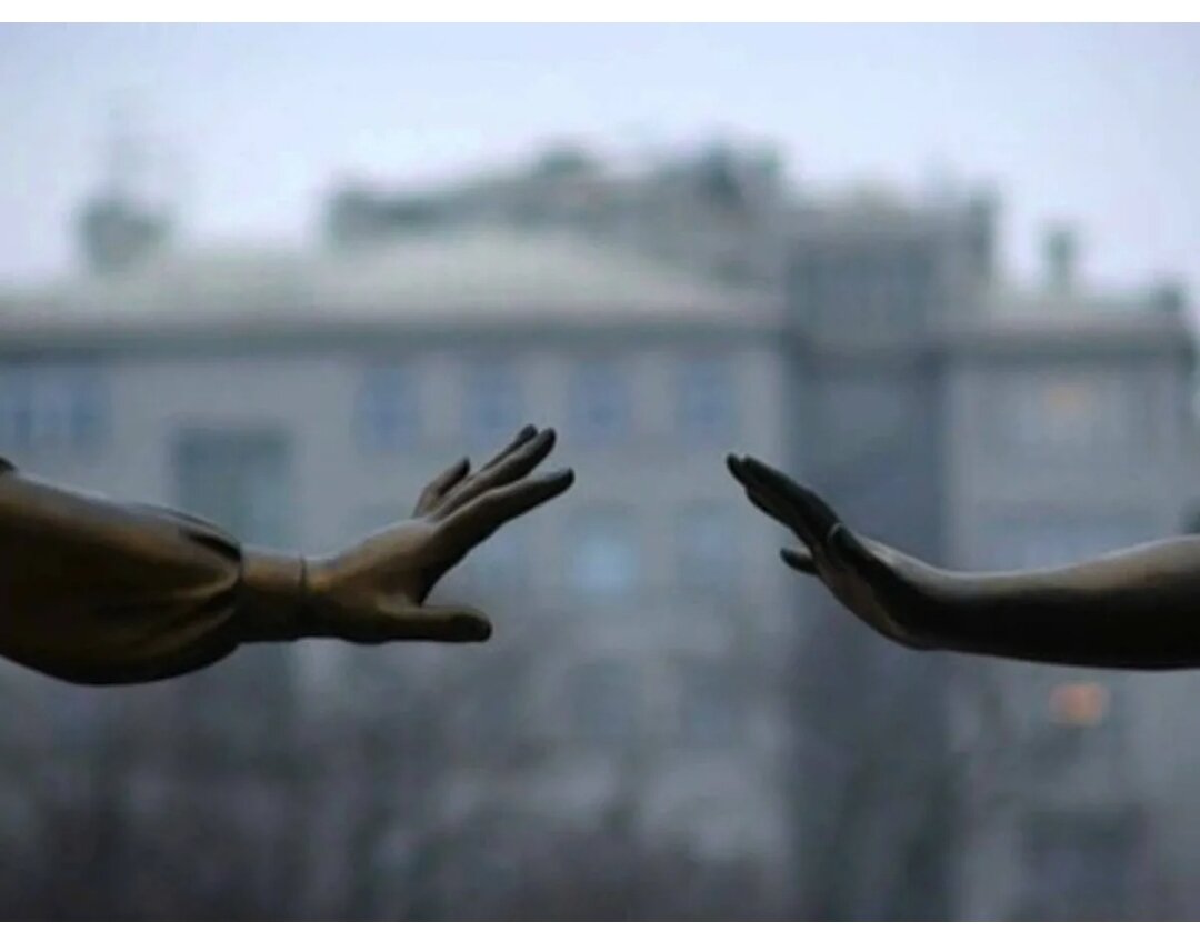 Отпусти прошлое. Отпустить цитаты. Отпустить человека цитаты. Научись отпускать людей. Бевафо ёрам.