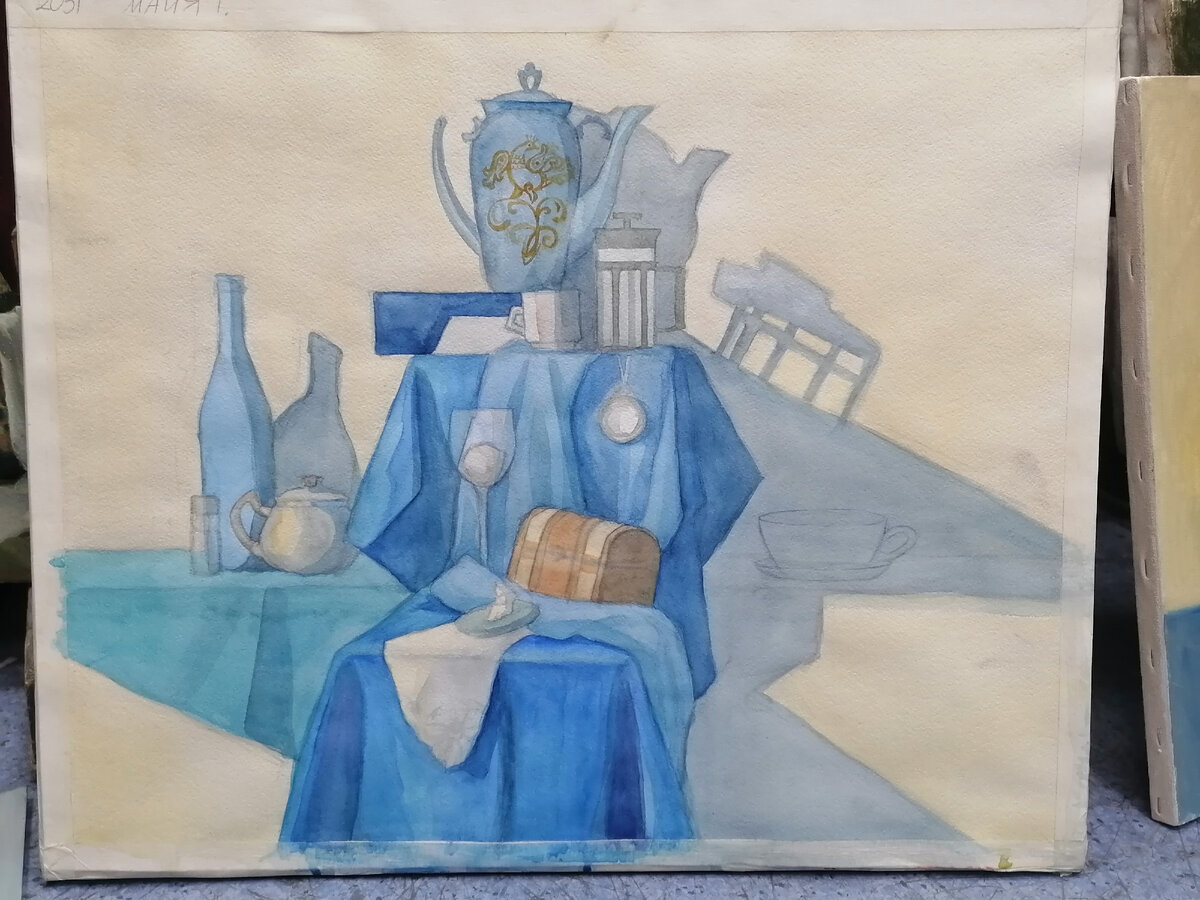 После такой балансировки больших масс света и тени отрабатывали более рельефно и детально каждую плоскость на свету, с учетом того, что предмет находился в окружении и в своём пространственном плане. 