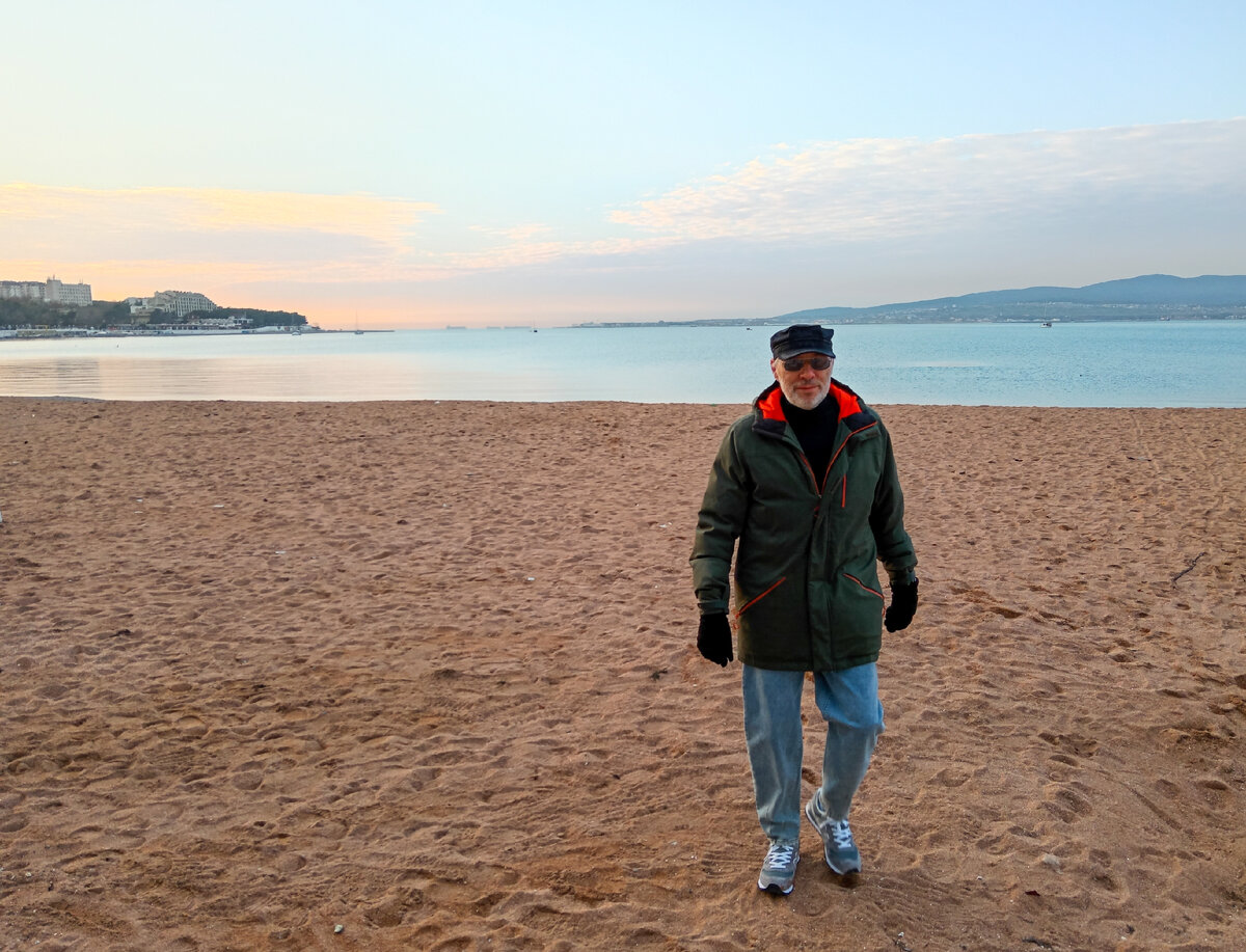 Предзакатное небо на море — очень красивое. Фото не может передать всю красоту (Михаил Лекс, автор рассказа)