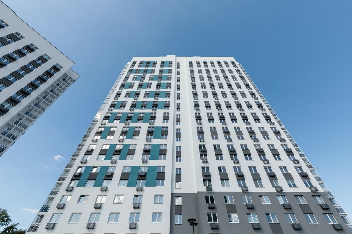 На ЖБИ достаточно плотная застройка, поэтому новых полноценных жилых комплексов здесь практически не возводят.