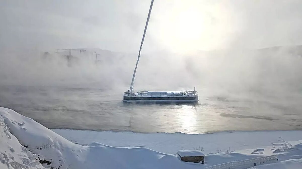     В Красноярске уровень воды в Енисее упал за несколько последних морозных дней. На водомерном посту водозабора острова Отдыха вода находится на отметке 96 см — это на 124 сантиметров ниже среднего многолетнего уровня, который составляет 2,2 метра.