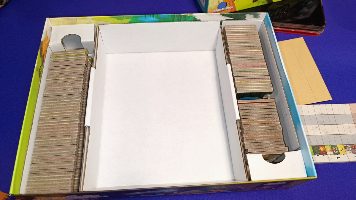 Коробка игры с местом под тайлы