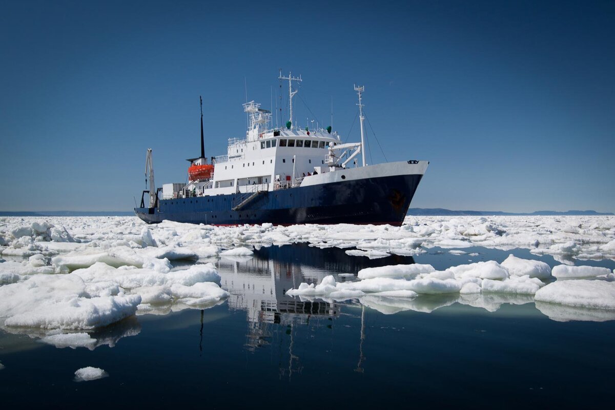 Пароходы на белом море