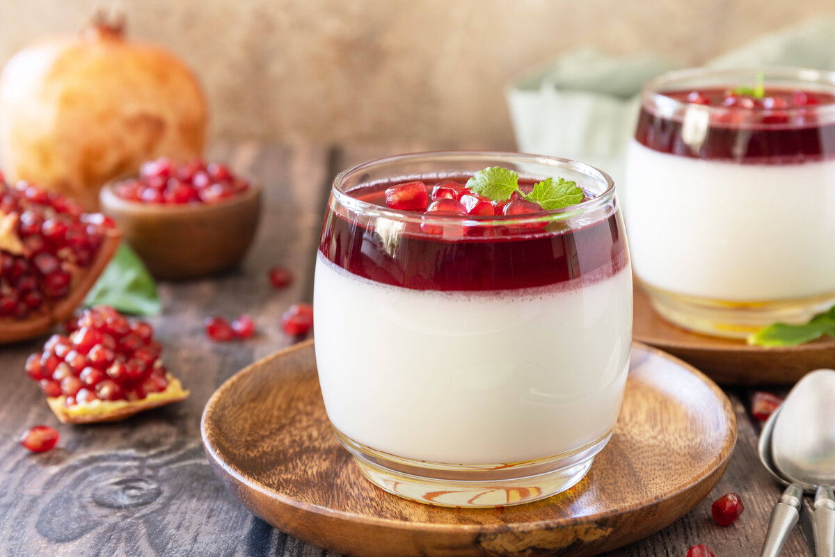     Лёгкие новогодние десерты без выпечки: рецепты тирамису, панна-котты и рулета с мандаринами