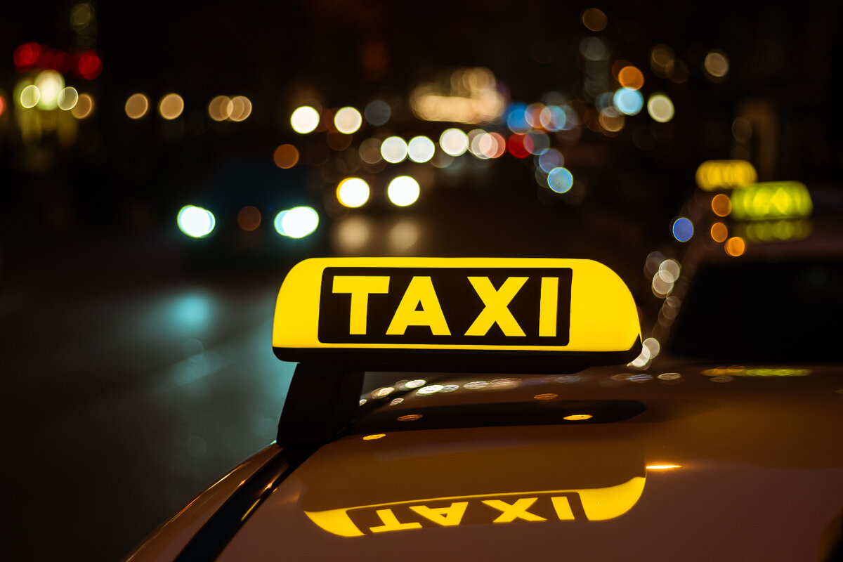 https://www.freepik.com/free-photo/yellow-black-sign-taxi-placed-top-car-night_9931697.htm#query=%D1%82%D0%B0%D0%BA%D1%81%D0%B8&position=1&from_view=search&track=ais&uuid=58d62eb0-9b1c-4959-94ea-3ce98b45f24d 
