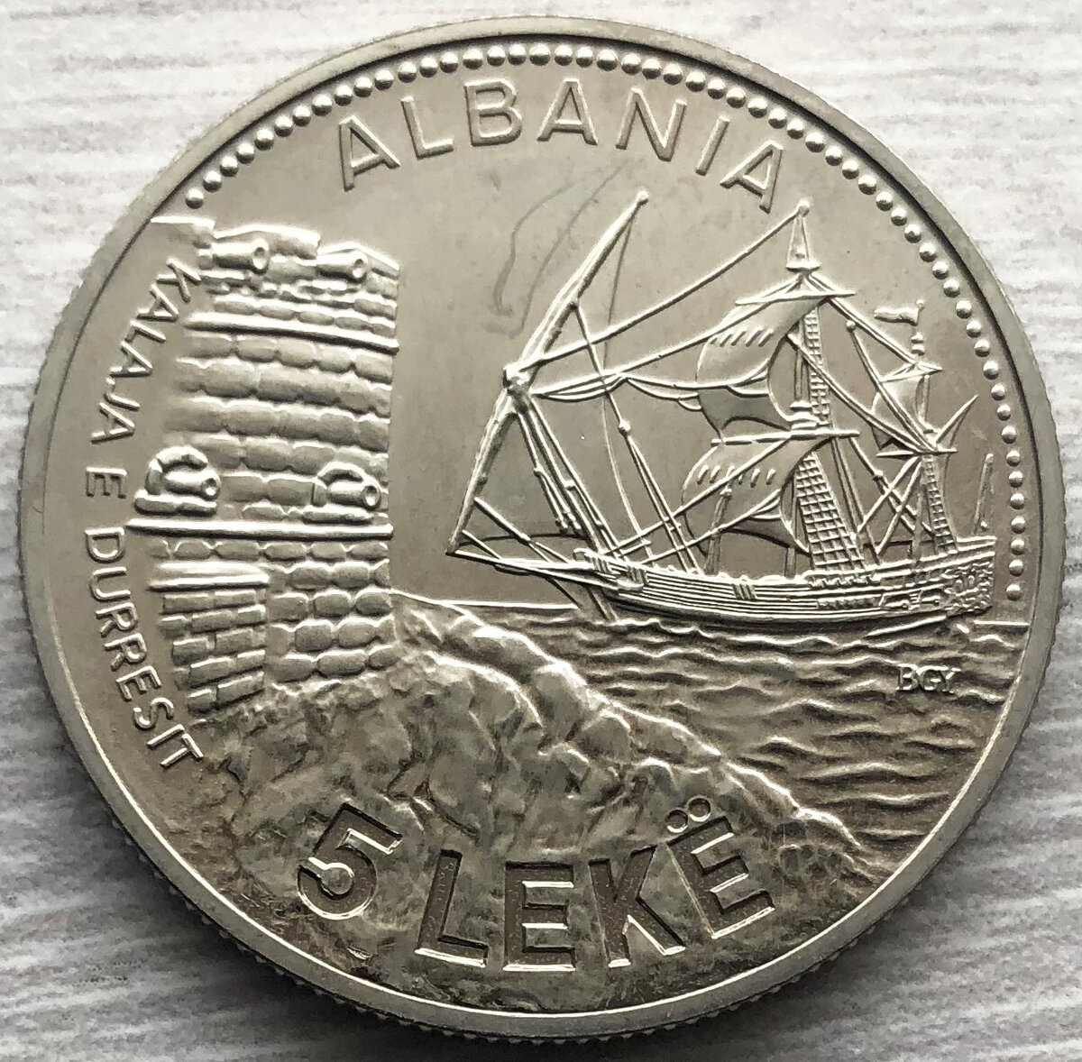 Албания 5 лек 1987 порт в Дурресе. Фото автора. 