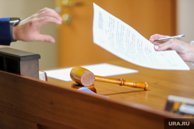    Суд задержался из-за позднего прибытия конвоя