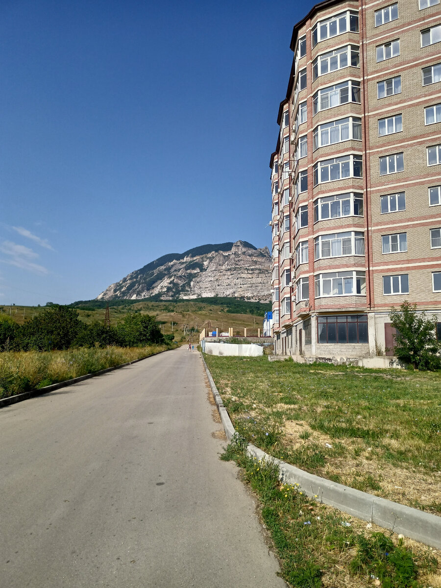 Гора Змейка, вид от дома где мы жили.