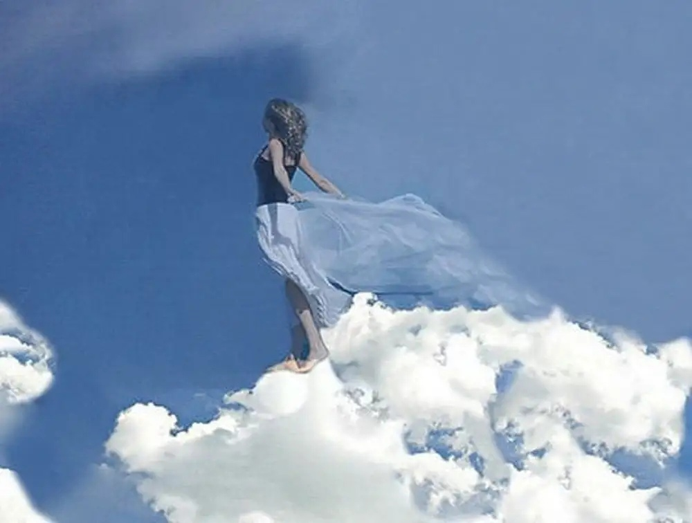 Пой душа мечтой. Летать в облаках. Женщина в облаках. Человек на облаке. Полет души.