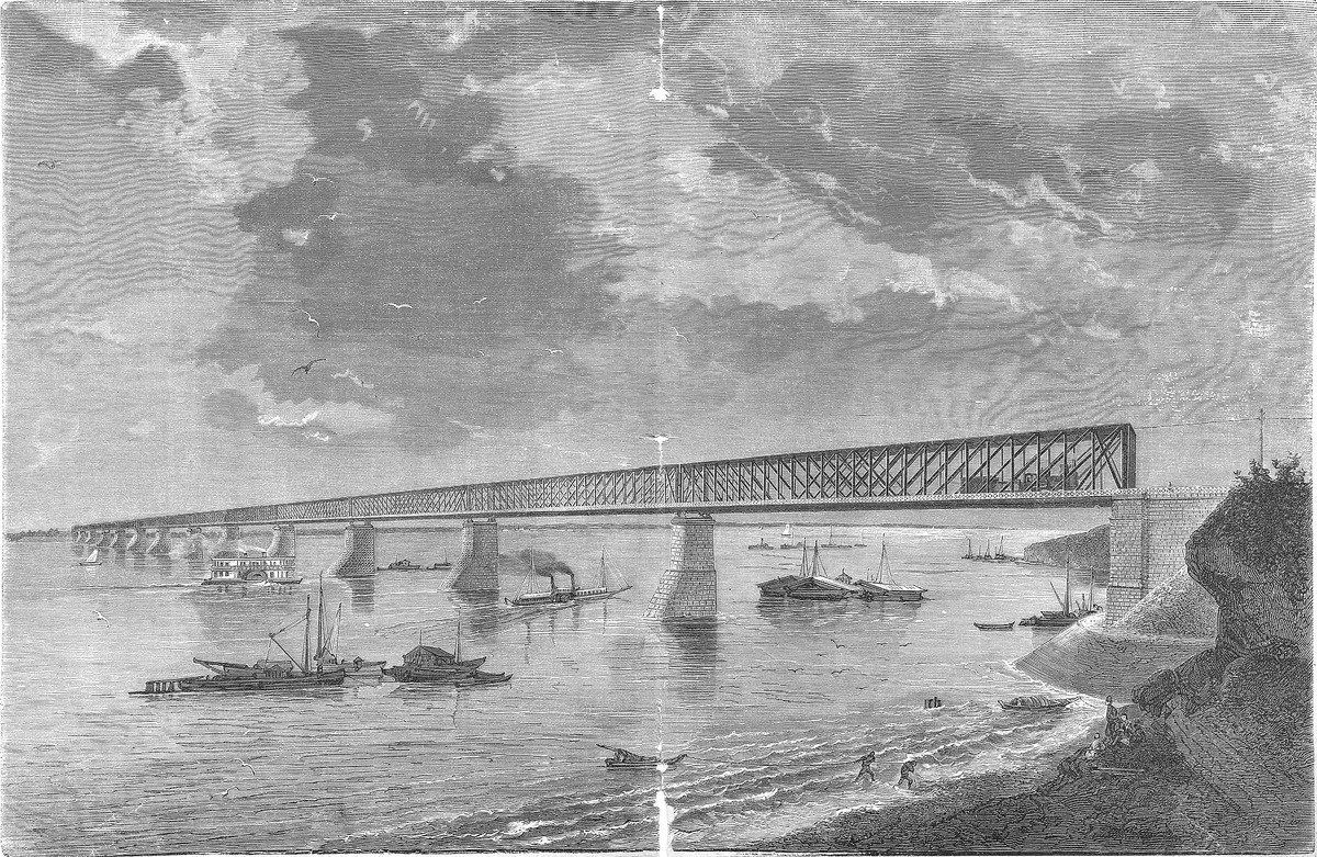 Александровский мост после открытия в 1880 году. Источник фото: ru.wikipedia.org 
Авторство: Photo by N. Karazin, engraving by M. Rashevskiy. Niva magazine (Журнал "Нива"), № 36, 1880, Общественное достояние, https://commons.wikimedia.org/w/index.php?curid=6997350