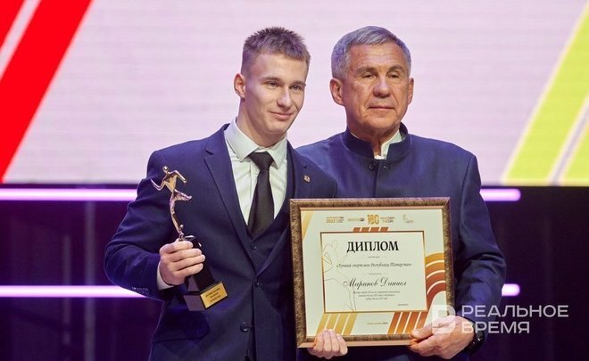 Фото: realnoevremya.ru/Динар Фатыхов (гимнаст Даниел Маринов и раис Татарстана Рустам Минниханов) 