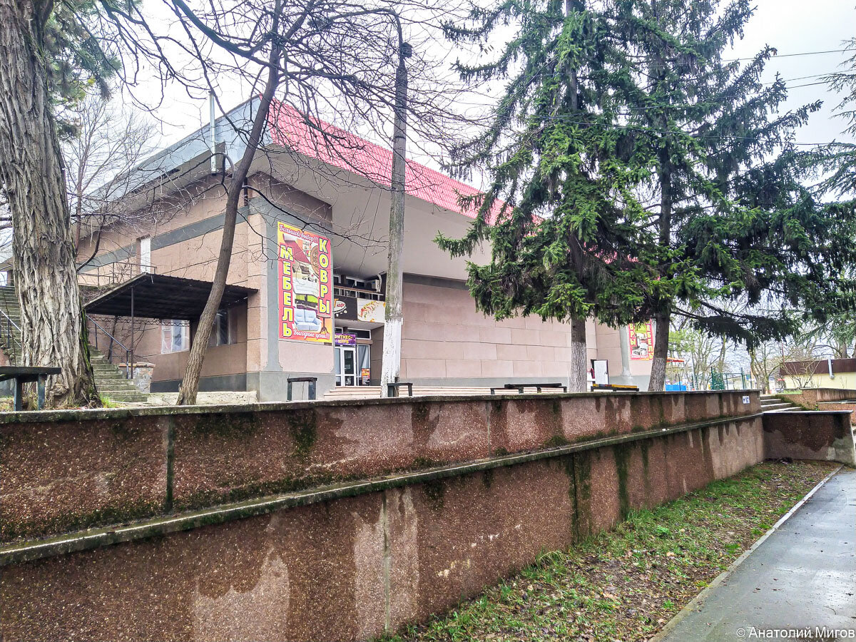 Цумчик бытовой феодосия. Феодосия магазины бытовой техники и электроники. Феодосия ул земская 16. Детская больница в феодосии на улице грина доска почета. Прогулочная улица феодосии.