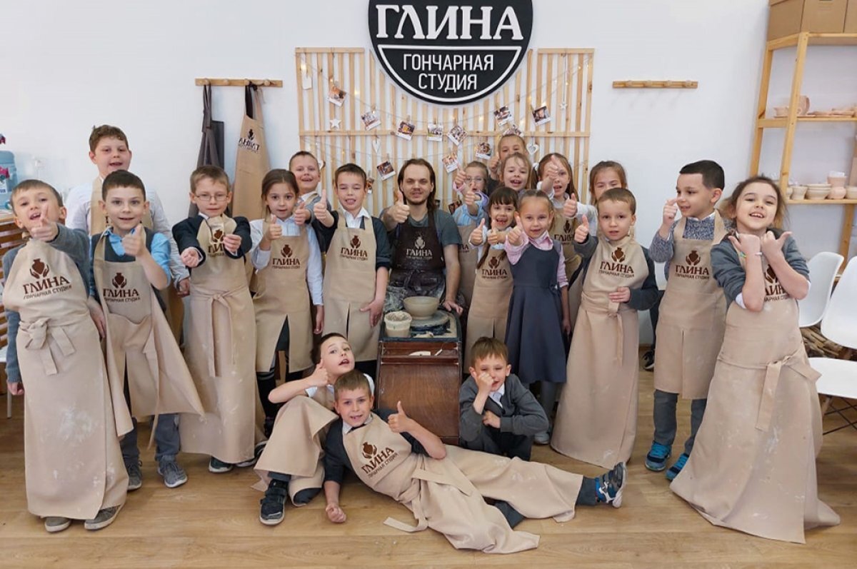    Если дети интересуются ремеслом, значит, у него есть будущее (на фото – студия гончаров).
