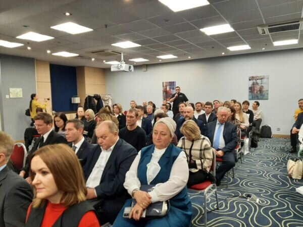 На форум малого бизнеса собрались предприниматели всех отраслей сектора, несколько сотен смотрели онлайн-трансляцию