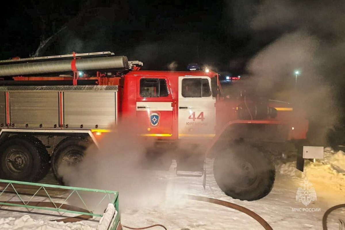    18 человек спасли при пожаре в посёлке Курганской области