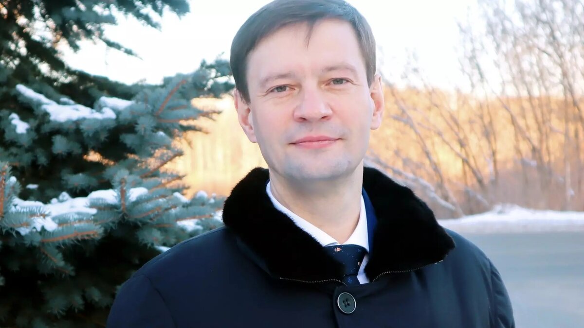     В Глазовской городской думе завершилось тайное голосование по избранию главы города. Мэром города депутаты снова избрали Сергея Коновалова.