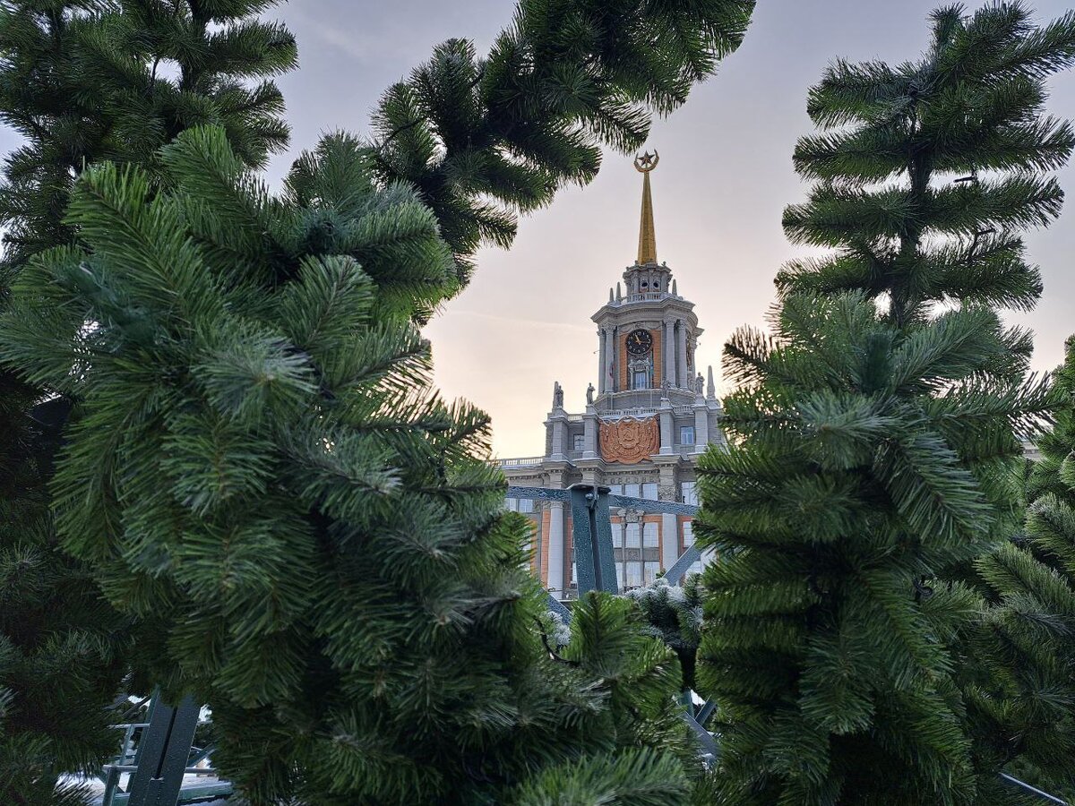 В Екатеринбурге строят ледовый городок.  Фото: ФедералПресс / Карина Кряжева