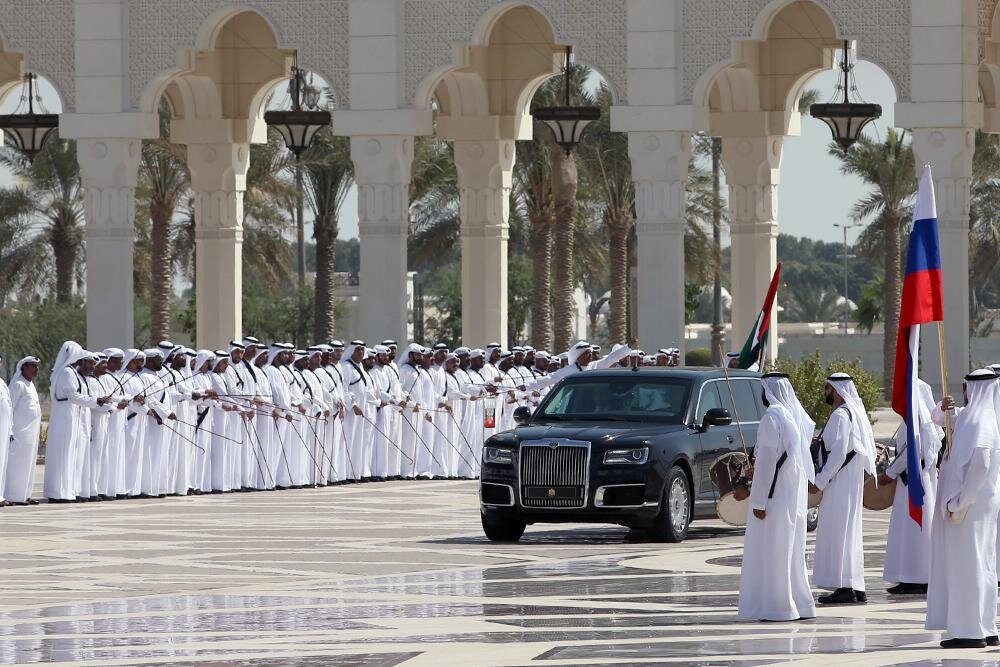 Сколько сейчас в саудовской аравии. Кортеж Путина в Абу Даби. Дворец короля Абу Даби.